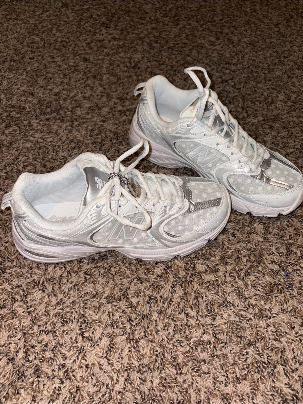 New Balance White and Silver Polka-Dot Athletic Sneakers WOMENS 9 MENS 7.5 - Picture 1 of 9